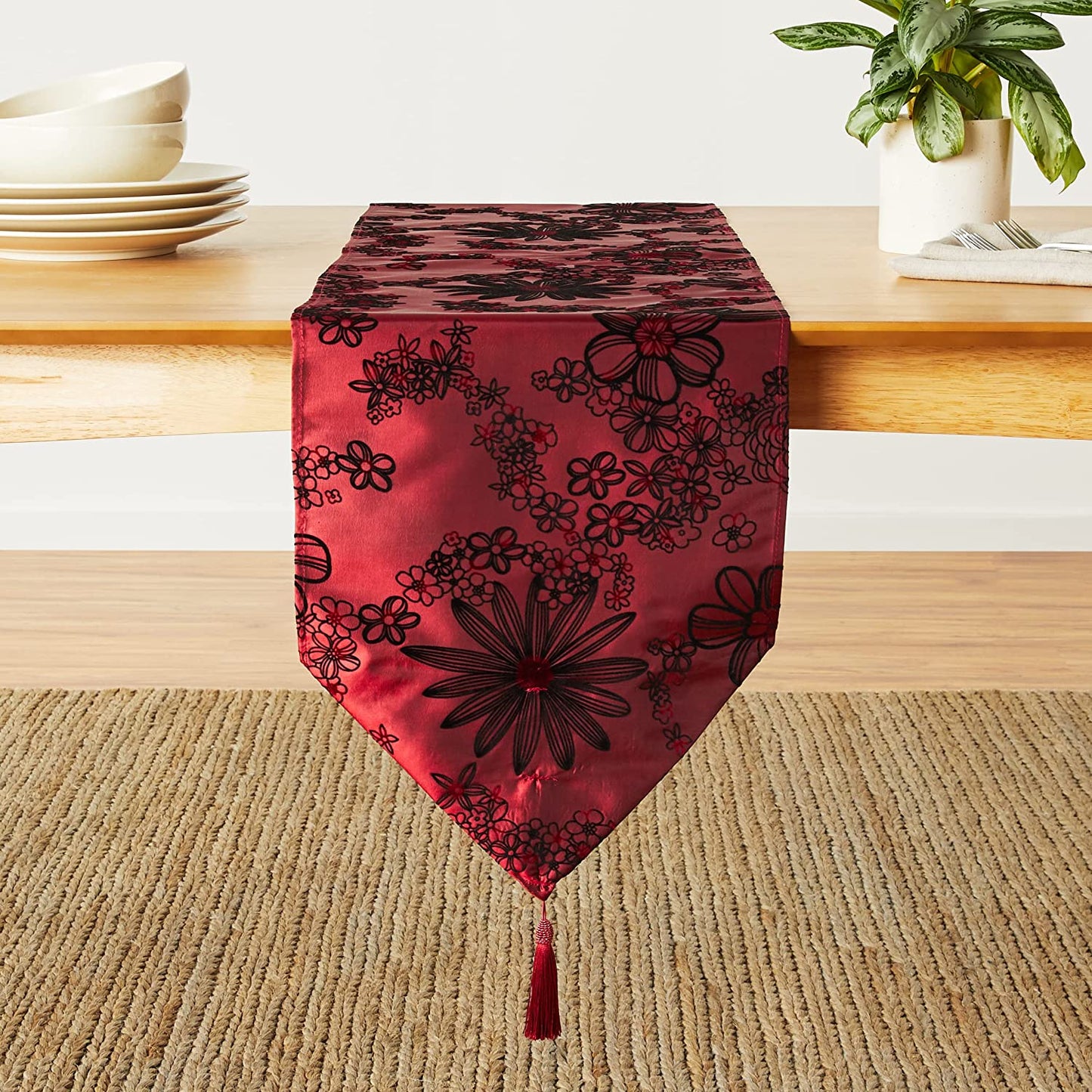 Silky Bloom Daisy Flower Pattern Decorative Table Runner