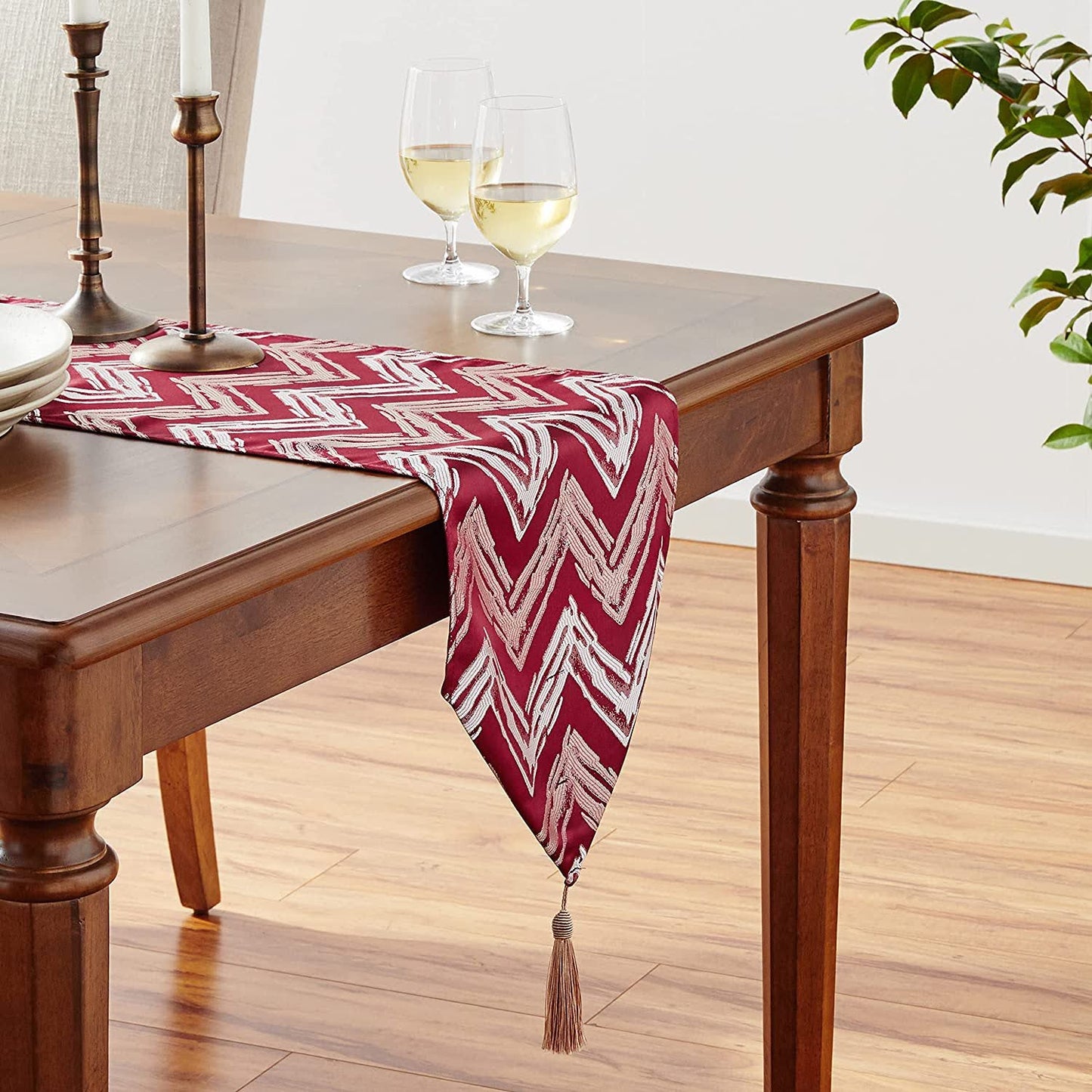 Fantasy Modern Zig Zag Chevron Pattern Decorative Table Runner