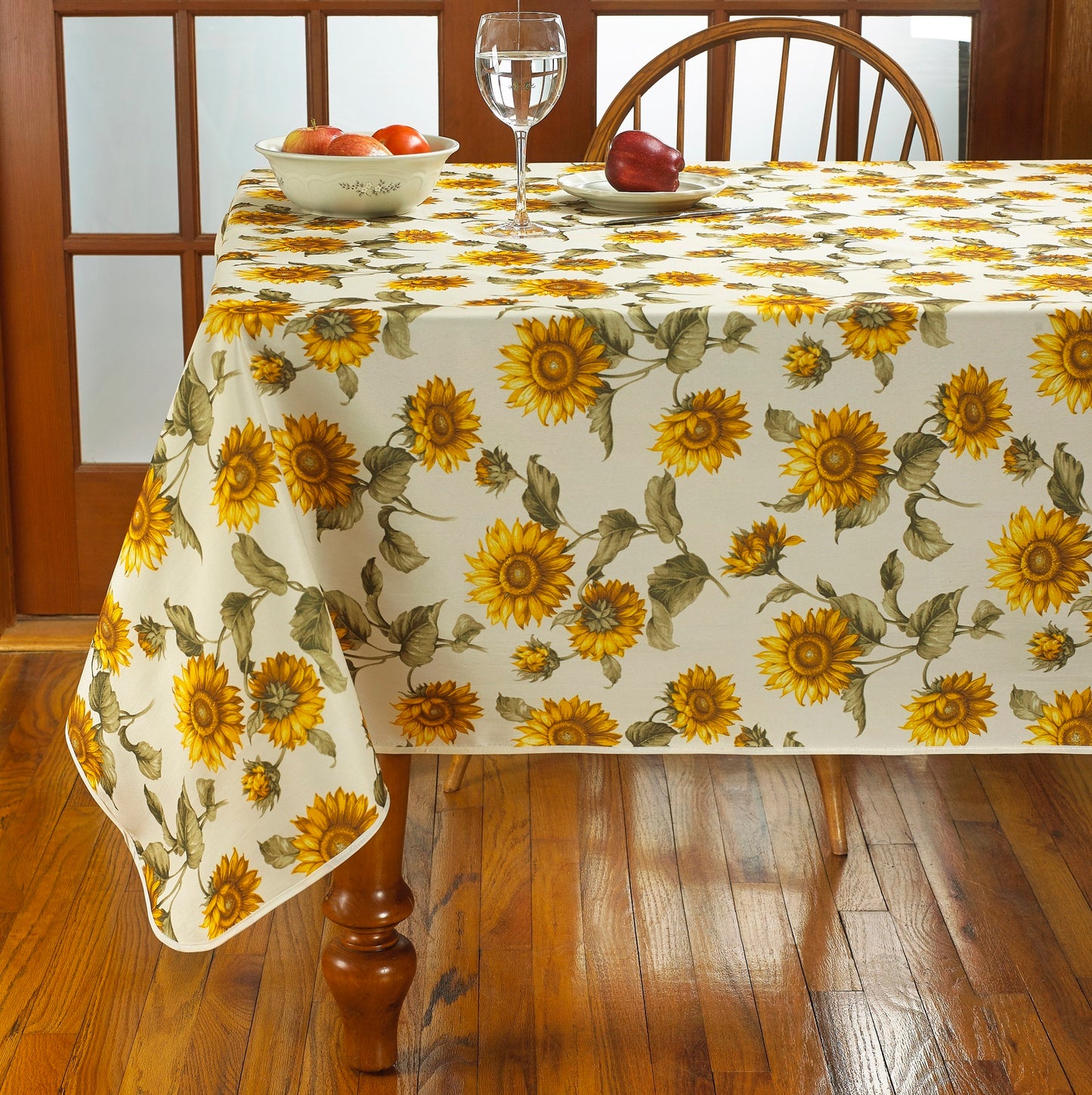 Classic Euro Sunflower Tablecloth With Large Sunflowers Design Tablecloths